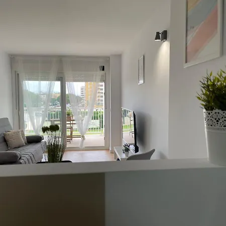 Con Terraza Frente Al Mar By Color Flats *